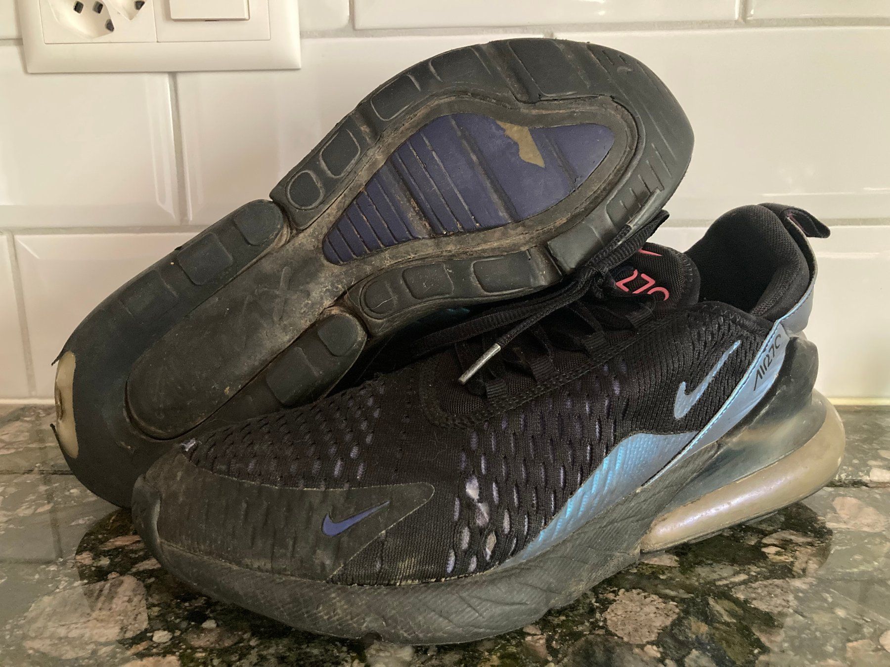 Nike Herrenschuhe: Nike Air Max 270 - Throwback Future - 44 Eur 10Us – Defekt aus St-Ursanne von ApY_74