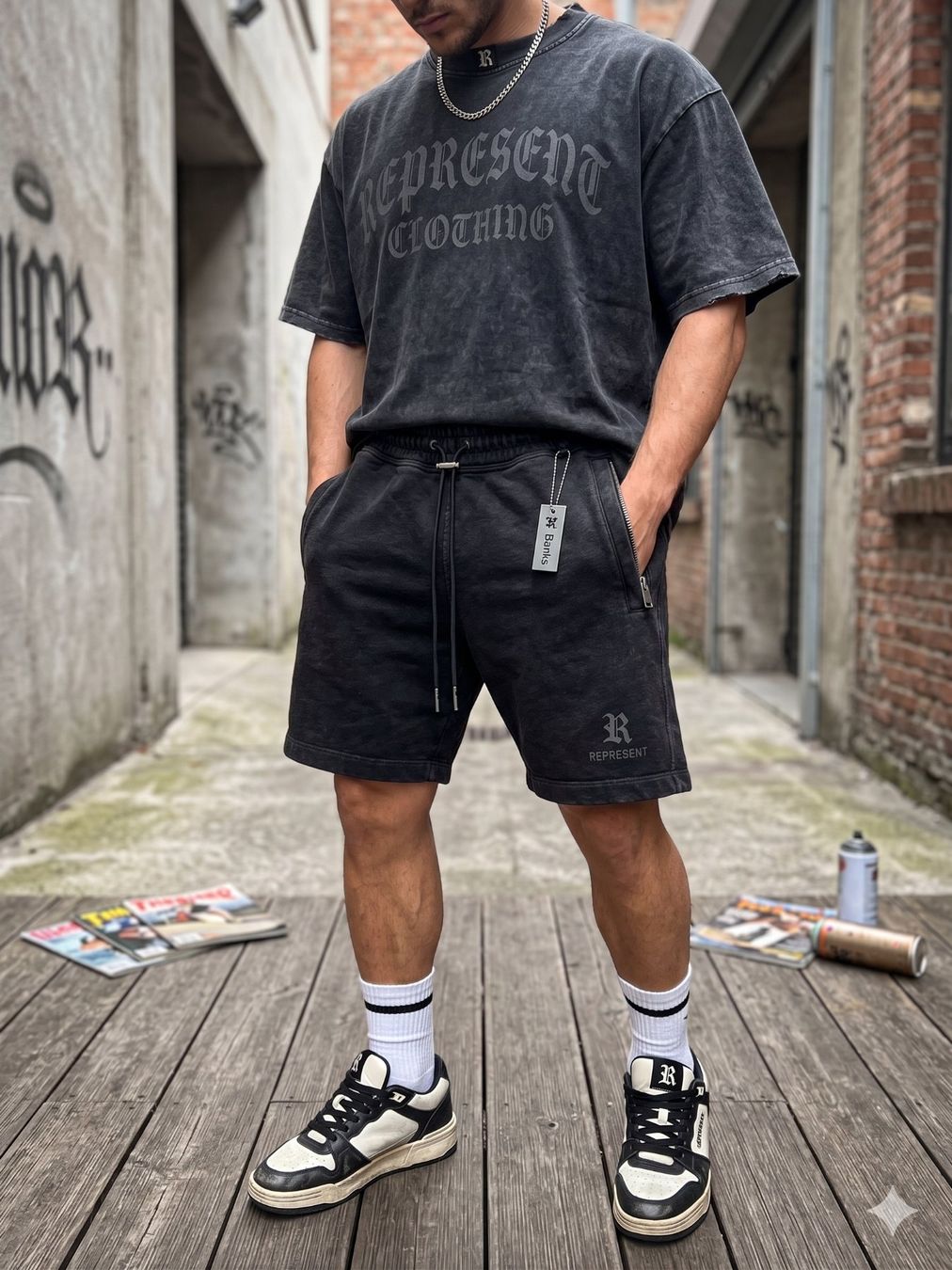 Represent Pantaloni: Represent Shorts Black – Usato da Burgdorf venduto da Roman.Bichsel