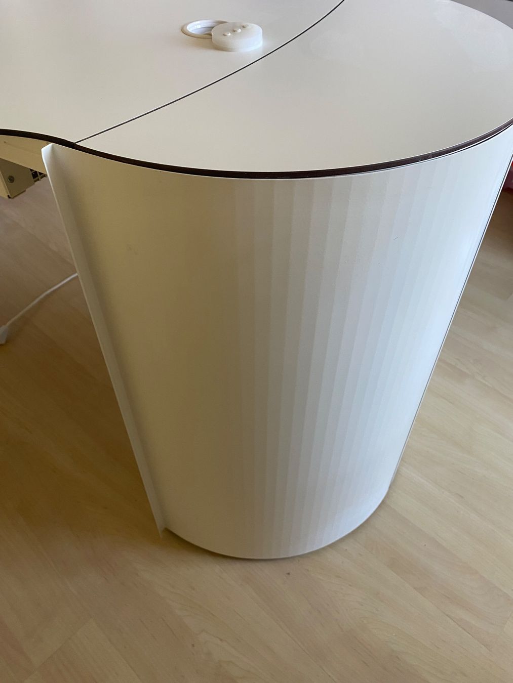 Tavoli: Moderner Nagel- Maniküretisch mit integrierter Absaugung – Nuovo (secondo la descrizione) da Lengnau AG venduto da pauergirl 7