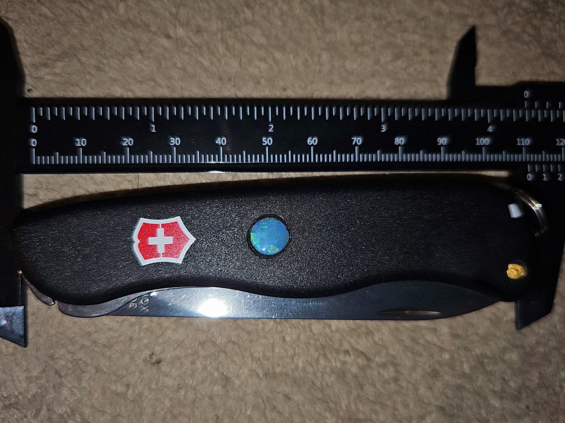 Victorinox Taschenmesser: Taschenmesser mit schweizer Goldnugget und Opal Australien – Neu (gemäss Beschreibung) aus Uerkheim von Winwinner 7