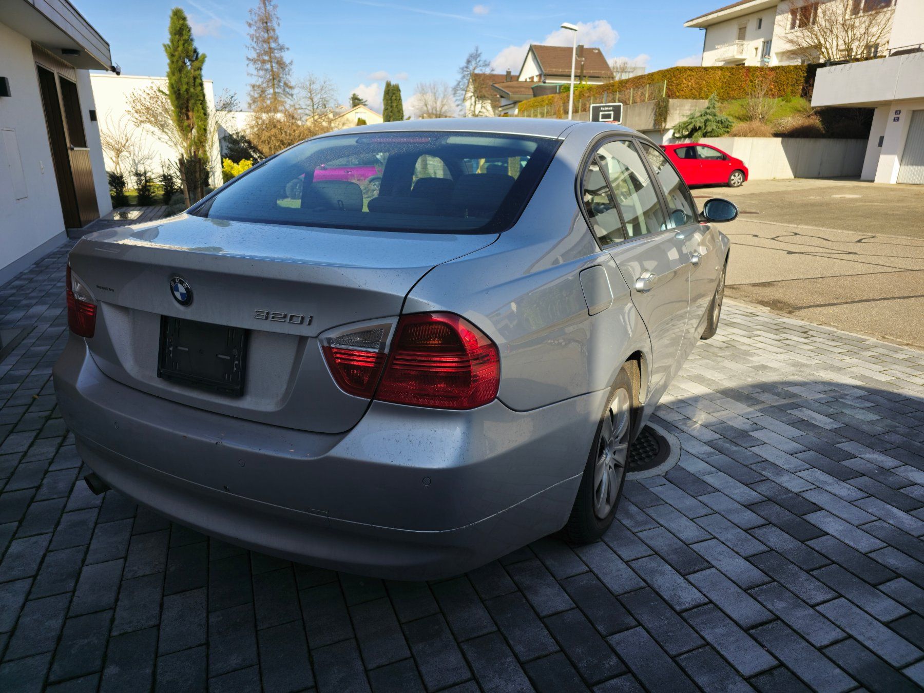 BMW Autos: BMW 320i E90 TOP Zustand ** 1. Hand ** – Gebraucht aus Oberrohrdorf von  2