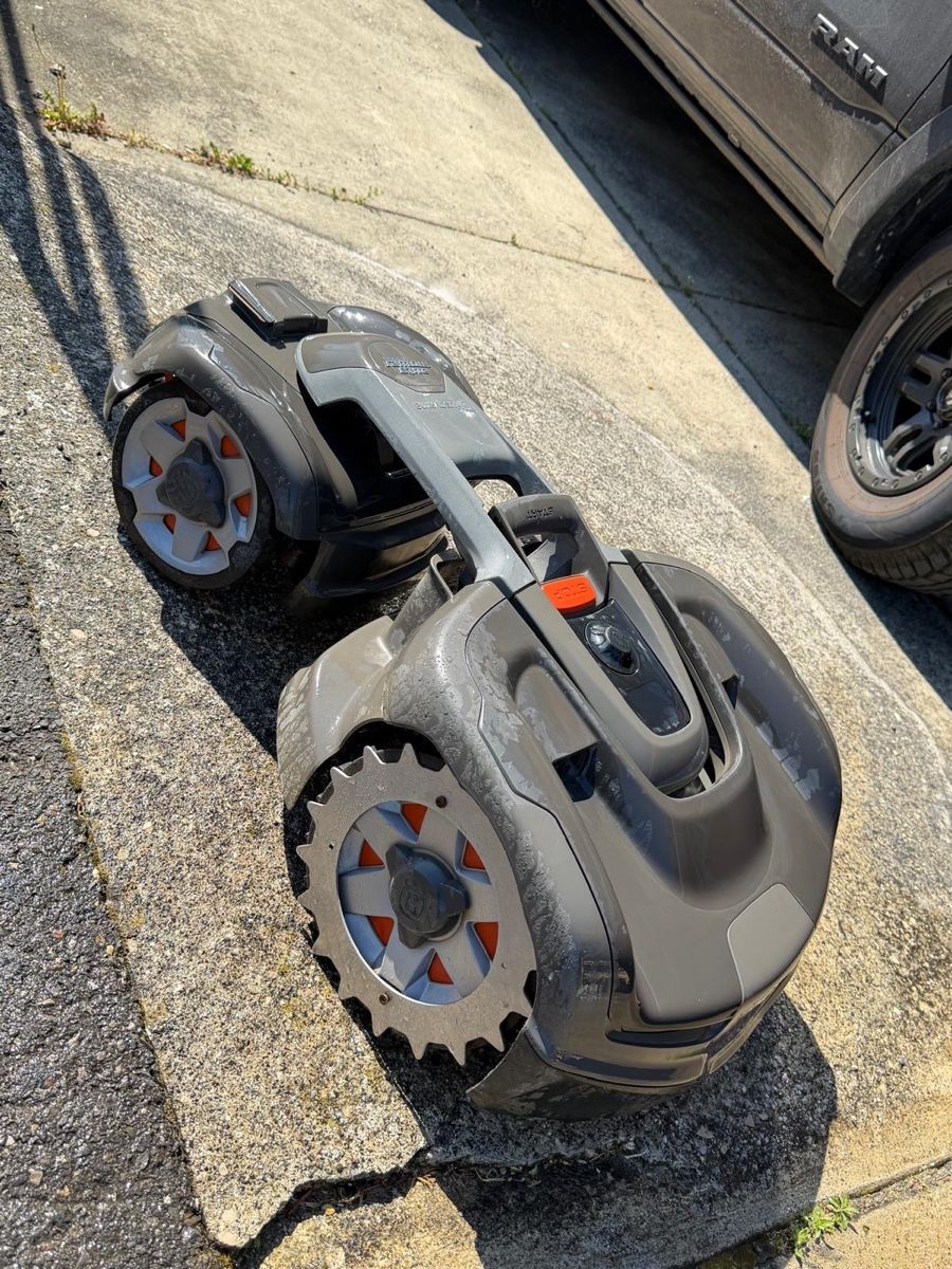 Husqvarna Rasenmäher: Robot Husqvarna Automower  – Gebraucht aus Lucens von Msrz 3