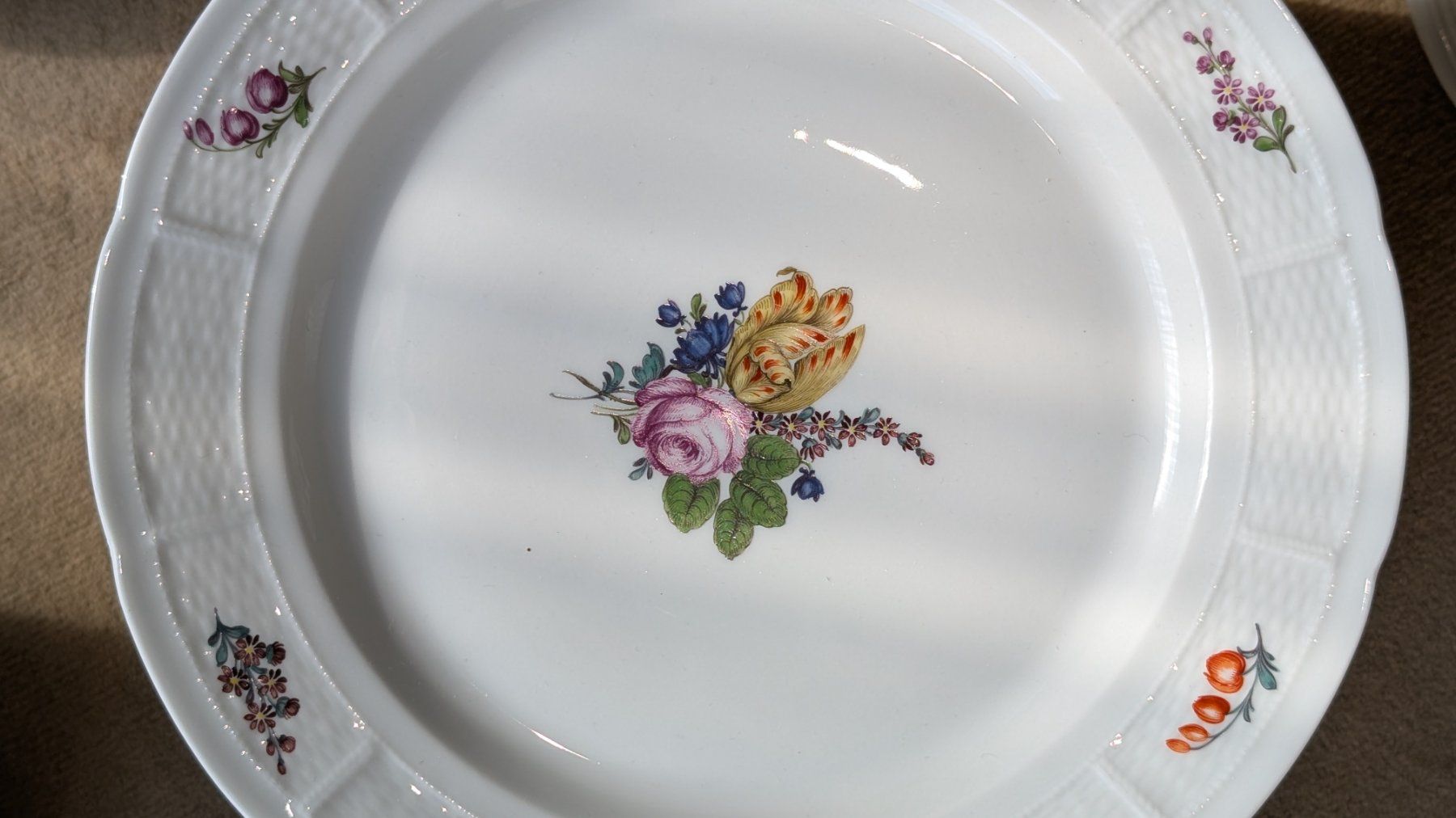 Set di piatti: Wunderschönes Geschirr-Set mit Blumenmuster, Vintage Stil – Usato da Binningen venduto da LukasRicardo 4
