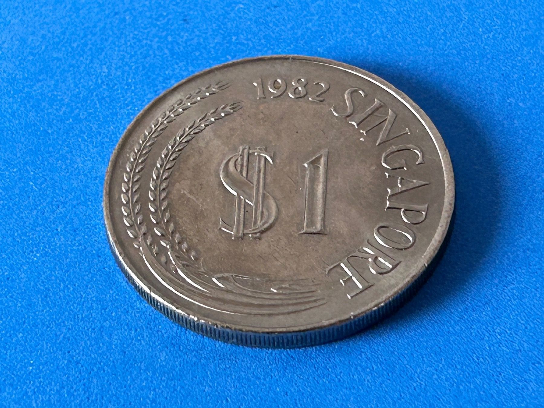 Tutti le monete: Singapore - 1 Dollar 1982 – Usato da Corcelles NE venduto da AJKader 2