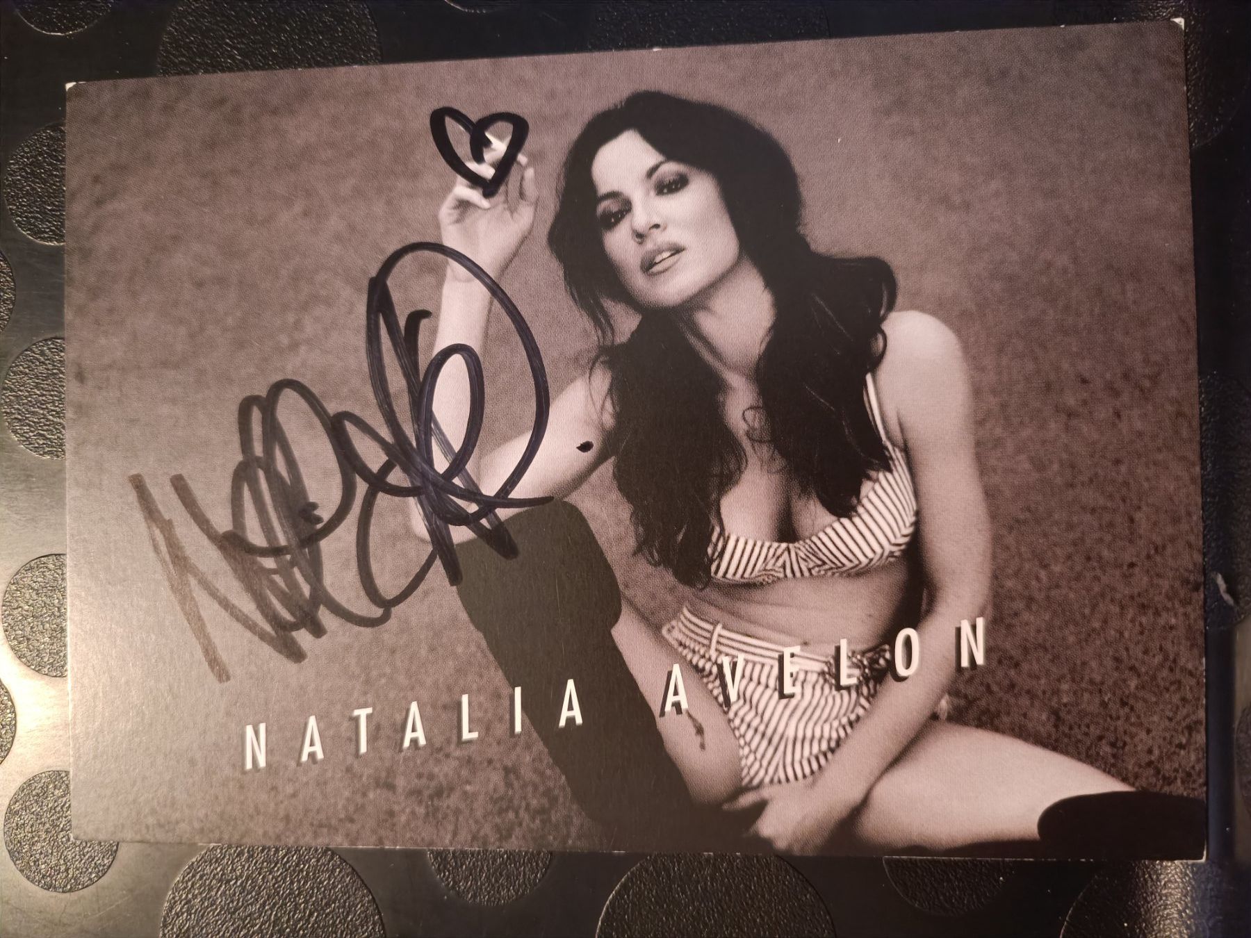 Autografi: Natalia Avelon - handsignierte Autogrammkarte – Usato da Menziken venduto da Artographs