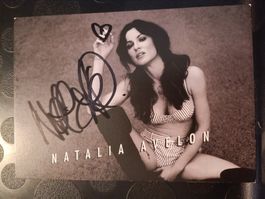 Natalia Avelon - handsignierte Autogrammkarte