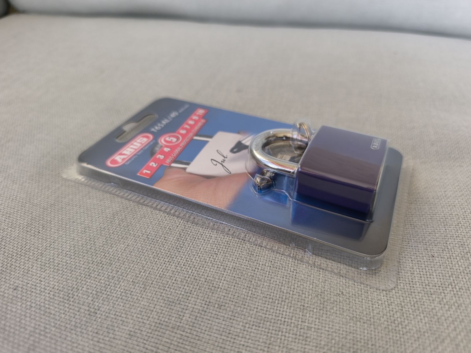 Abus Schlösser: Neues ABUS T65AL/40 Vorhängeschloss, violett – Neu und originalverpackt aus Birmensdorf ZH von Hagenbuchertrade 1