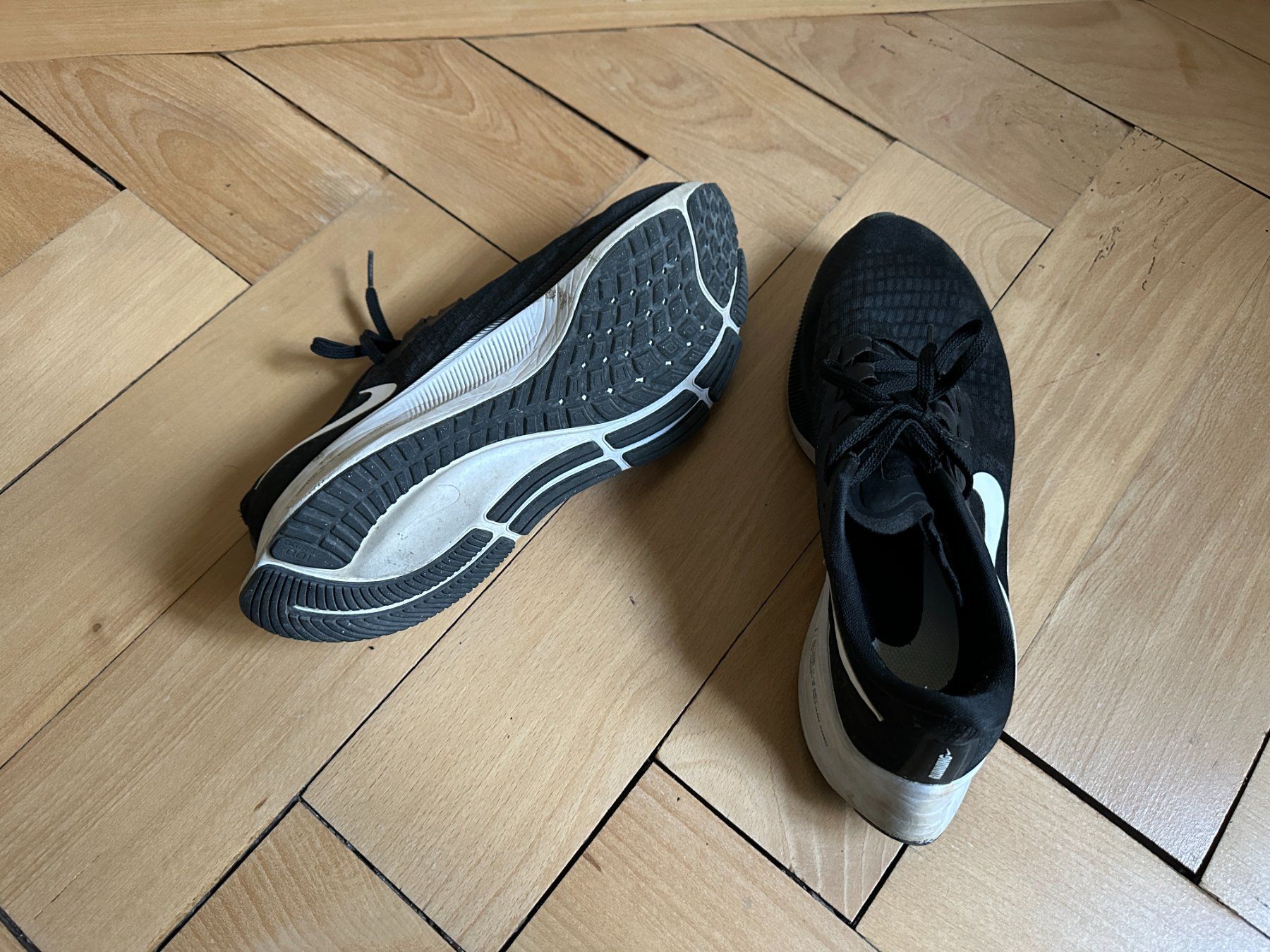 Nike Scarpe da uomo: NIKE Zoom Pegasus 37 Sneaker schwarz 44 – Usato da Zürich venduto da Diazaio 3
