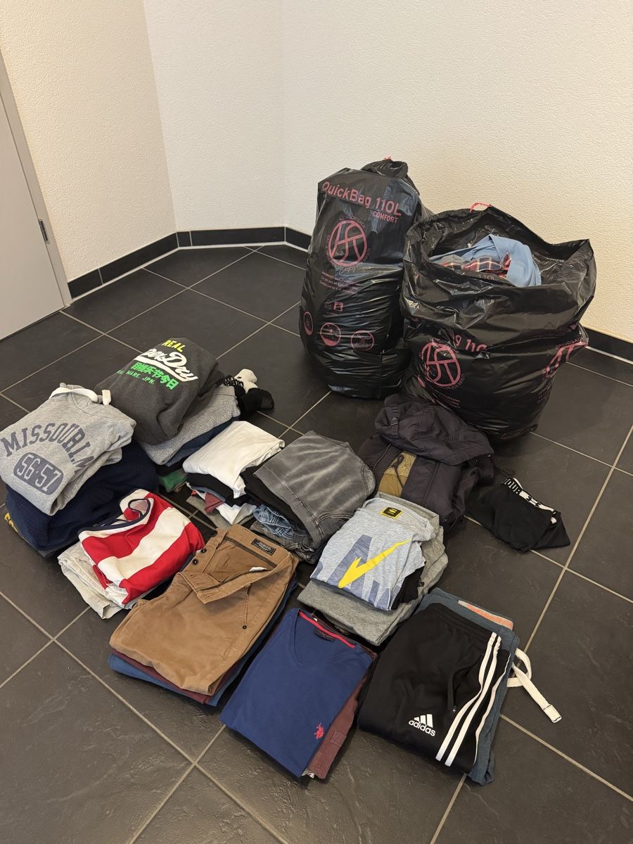 Lotti di vestiti: Kleiderpaket Herren - Grösse M – Usato da Hettlingen venduto da Pascal993