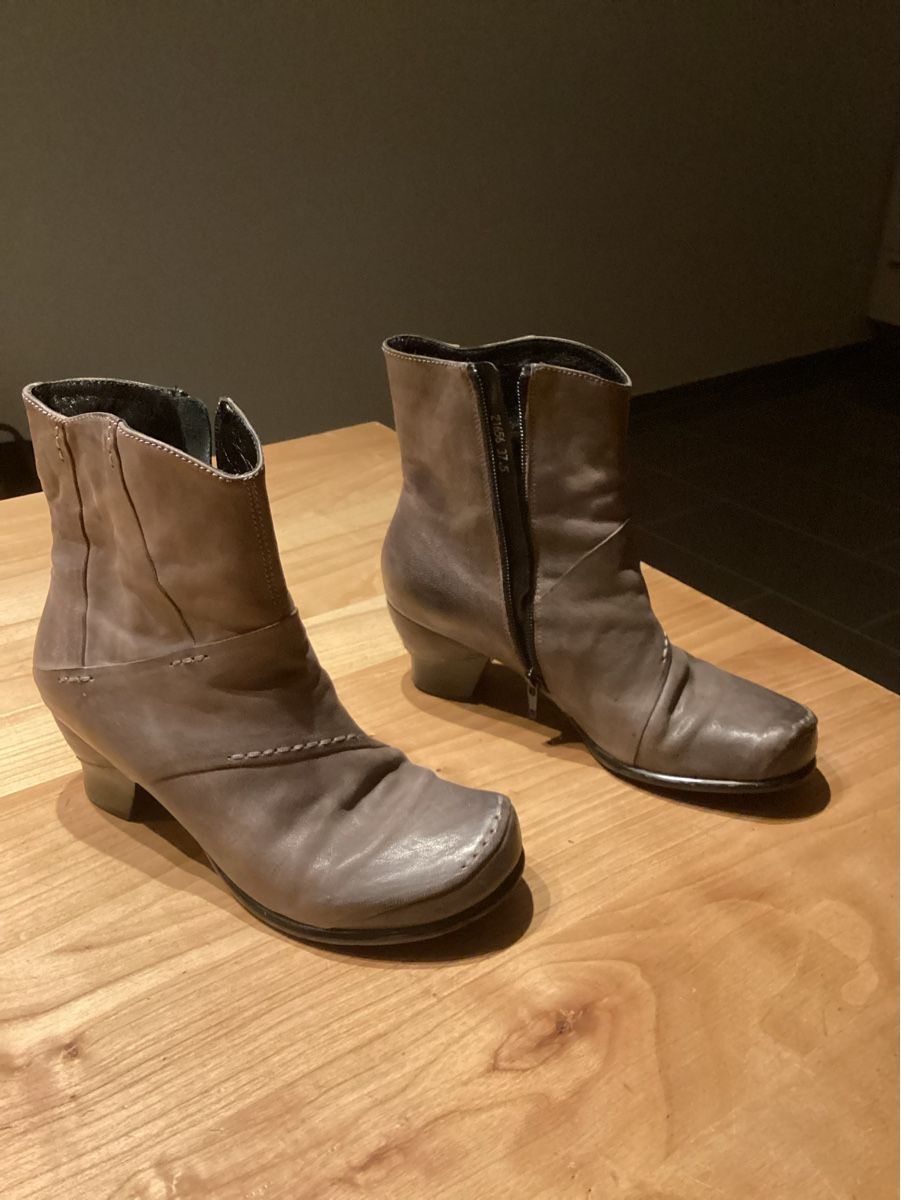 Scarpe da donna: Damenschuhe in Leder – Usato da Schliern b. Köniz venduto da ybdan68