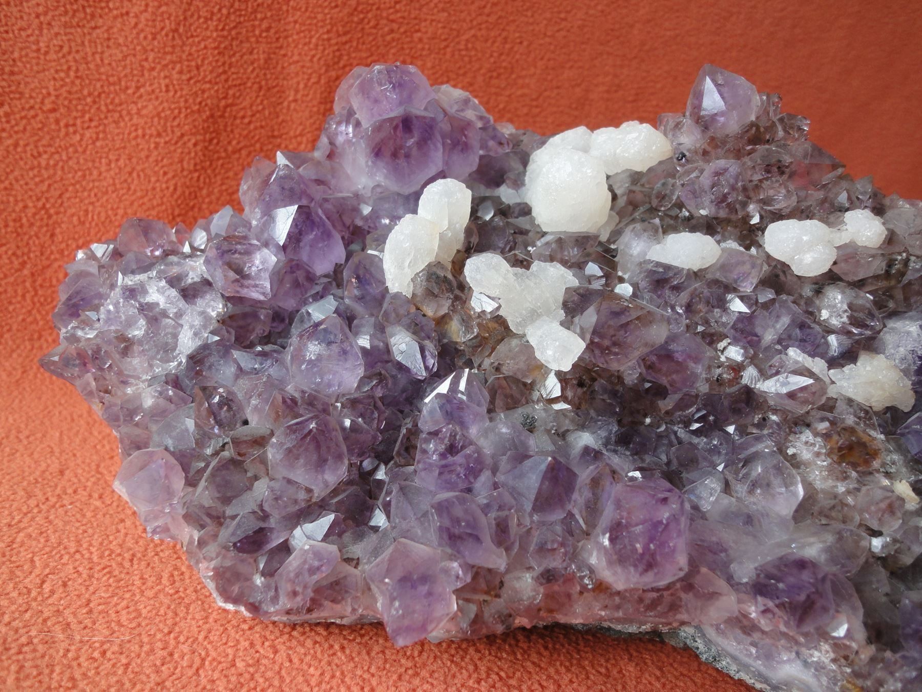 Mineralien & Heilsteine: Amethyst-Stufe mit Einschüssen – Gebraucht aus Chur von omonia 1
