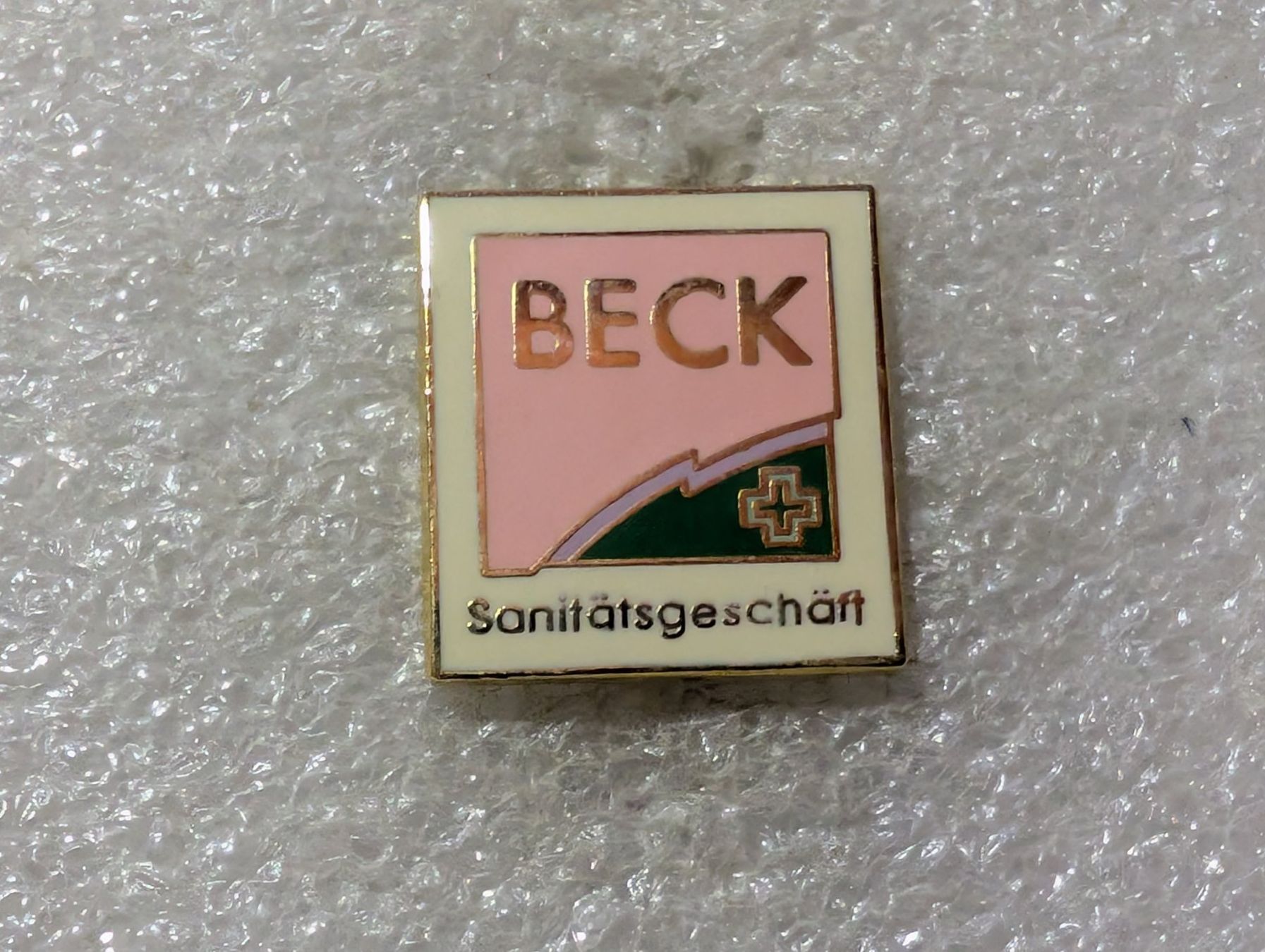 Placchette & Badge: Ansteckpin 64: Beck Sanitärgeschäft – Usato da Oppligen venduto da Pin-Fall-Shop