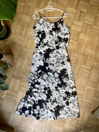 Langes Kleid Blumenmuster schwarz/blau-weiss, Grösse L