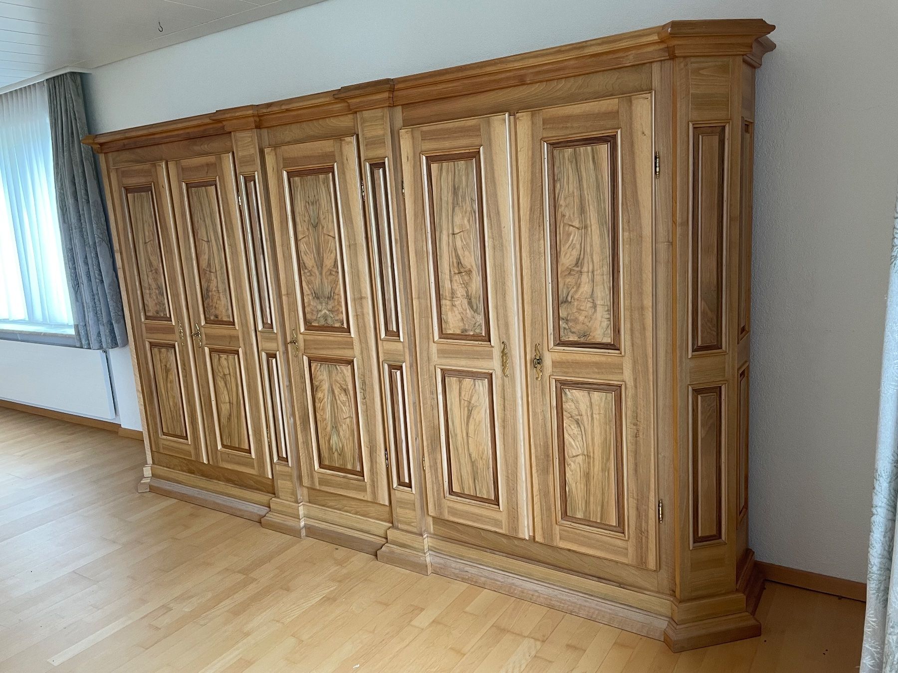 Armoires: Kleiderschrank Nussbaum – D'occasion à Stein am Rhein par Haensel70 2