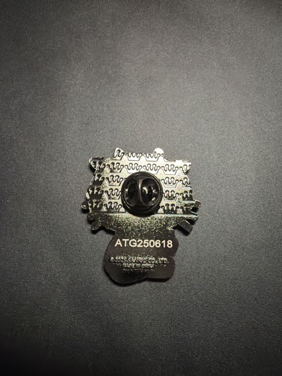 Placchette & Badge: Loungefly Hello Kitty Kuhkostüm – Usato da wynigen venduto da Birnenmus 1