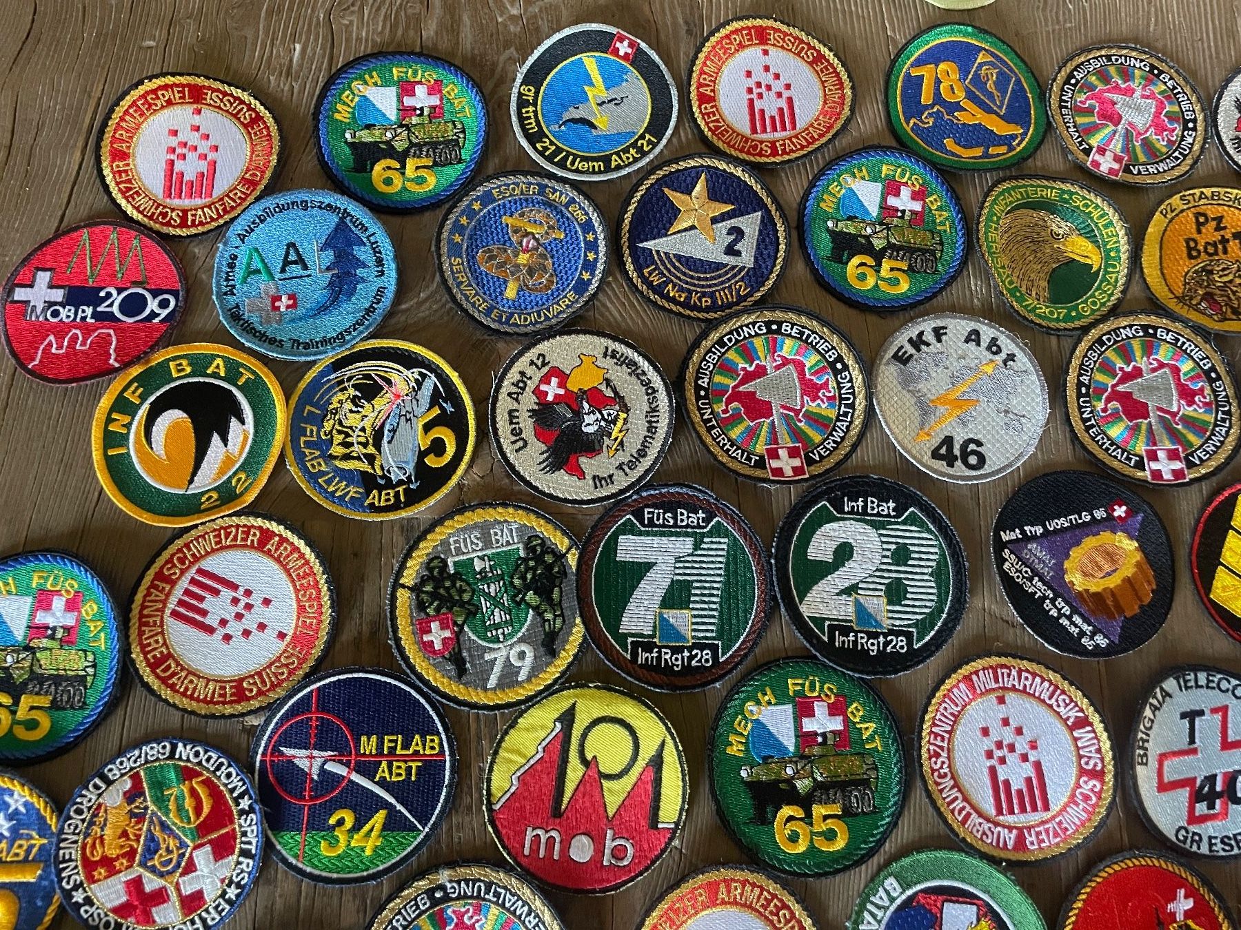 Schweizer Armee Placchette & Badge: XXL Militär Badge Sammlung !! – Usato da Volketswil venduto da rubin74 5