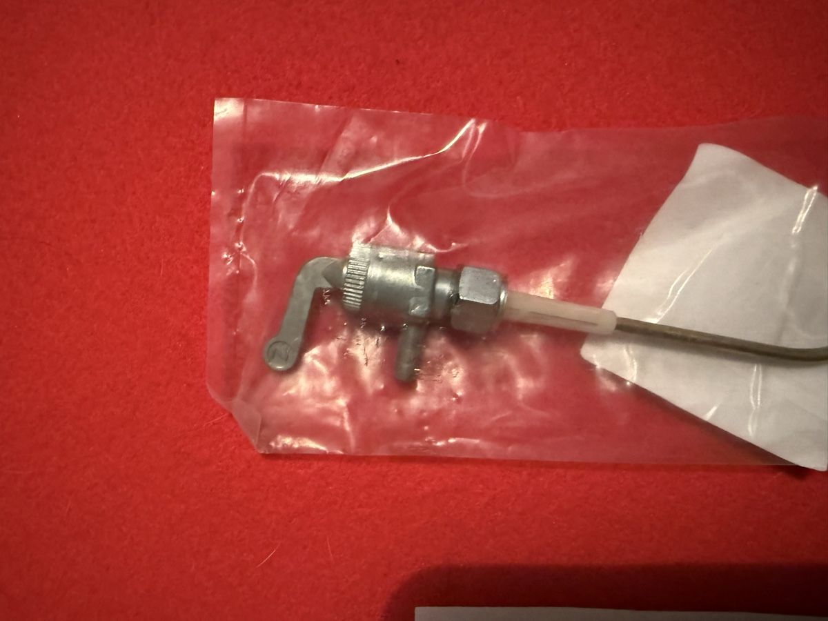 Parti ricambio per ciclomotori: Neuer Benzinhahn Piaggio ciao – Nuovo e nell'imballaggio originale da Comano venduto da brian.diamond 1