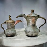 2x Cafetières anciennes beduines en cuivre Dallah. Iran