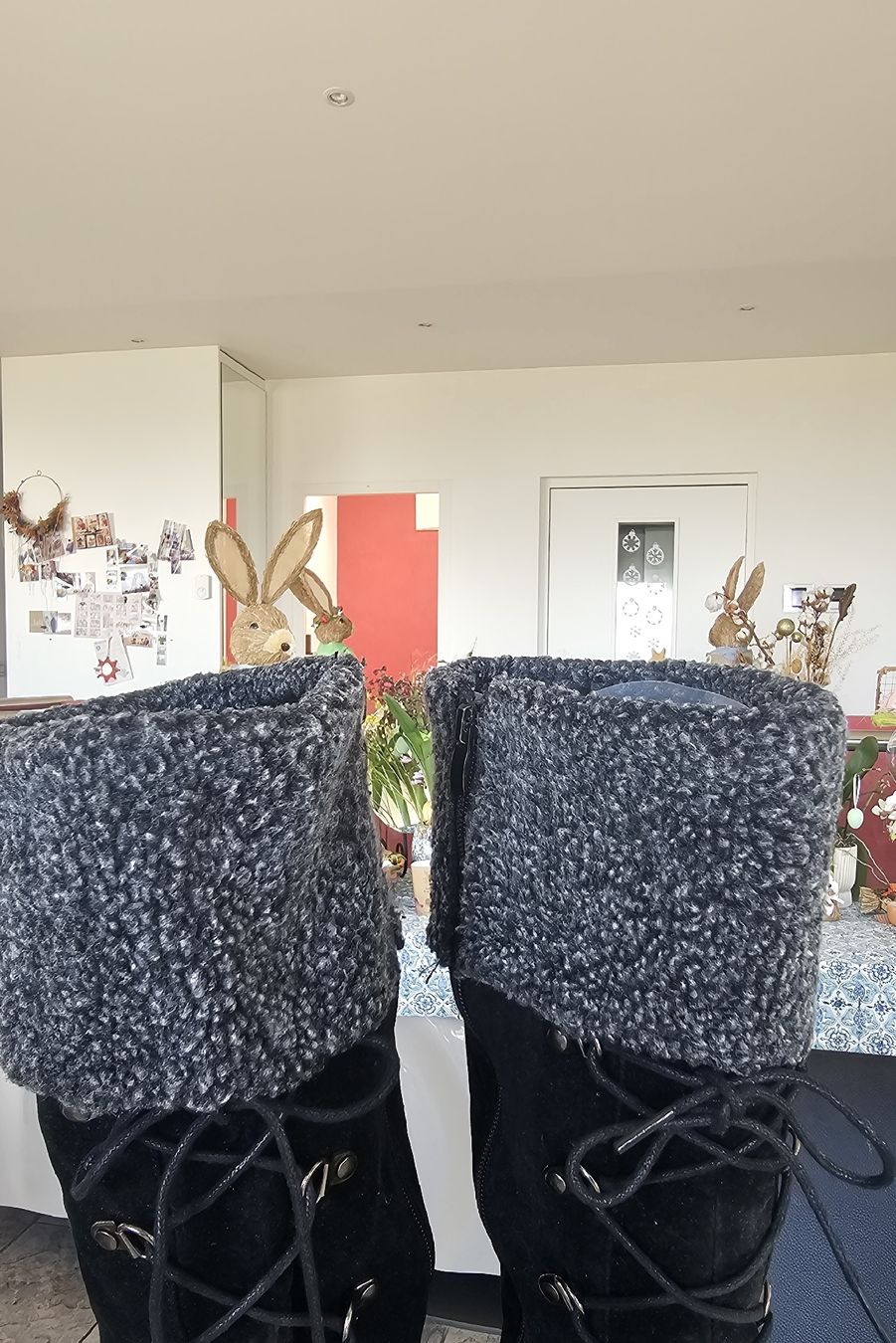 Scarpe per cavalli: Bottes en daim ornées d'un cordon décoratif sur le devant. – Usato da Nax venduto da mojy 5