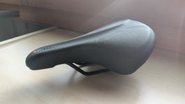 Neuwertiger, bequemer Fahrradsattel