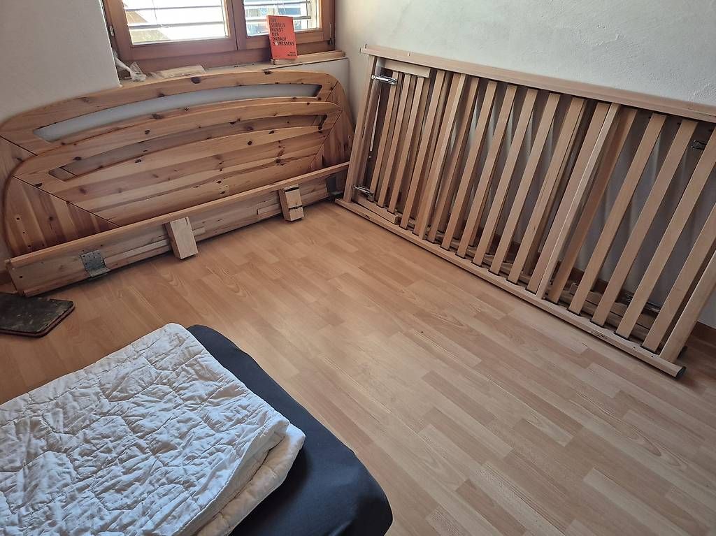 Lits: Bett 180 x 200 aus Holz – D'occasion à Kaltbrunn par JoanaSchaer