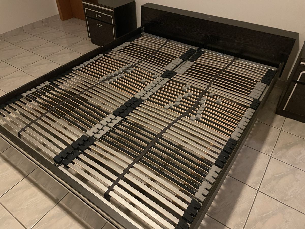 Letti: Bettrahmen 160x200cm mit comode – Usato da Airolo venduto da Bagaion99 2