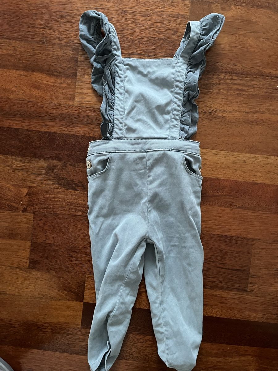 Zara Jumpsuits: wunderschöne Latzhose von Zara, Grösse 98 – Gebraucht aus Männedorf von Qurop 2