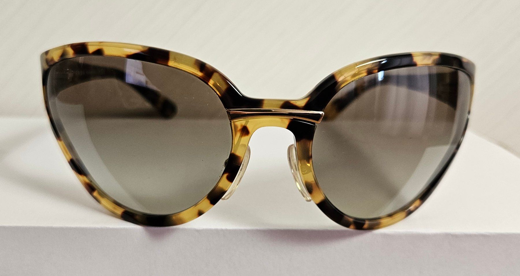Prada Occhiali & Lenti: Lunettes de soleil Prada Catwalk SPR 22V – Usato da Biel/Bienne venduto da ypsillon