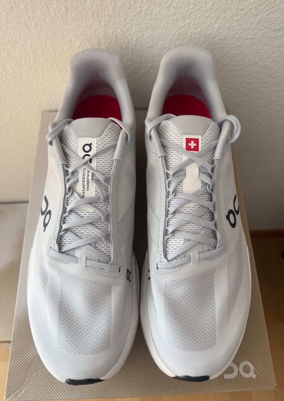 On Herrenschuhe: On Cloudsurfer CH Olympic Gr 49 Neu – Neu und originalverpackt aus Zürich von shq_nm2c 1