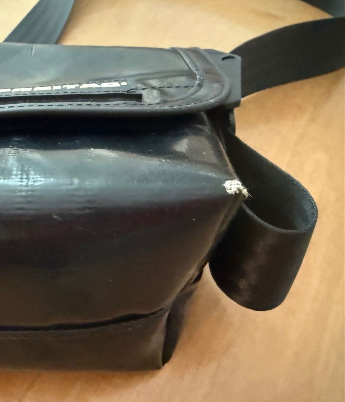 Freitag Borse: Freitag Tasche Hawaii Five O schwarz – Usato da Seedorf BE venduto da schnaeppchenscheune 4
