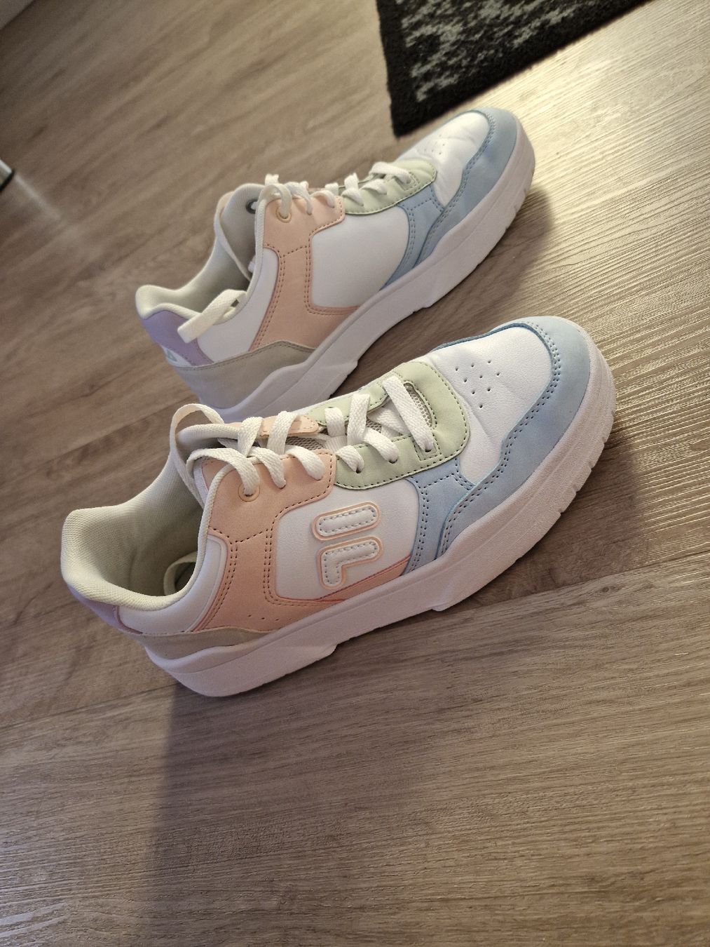 Damenschuhe: Fila Sneaker Damen Gr. 40 - Top Zustand – Neu (gemäss Beschreibung) aus Uster von lar_9h7q 2