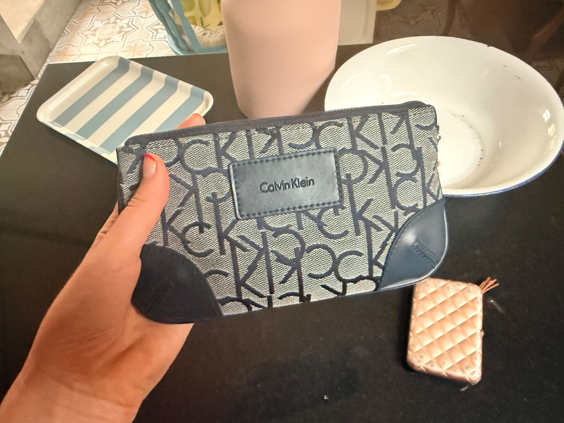 Calvin Klein Custodie per cosmetici: Calvin Klein Handgelenktasche – Usato da Dotzigen venduto da White_Warrior 3