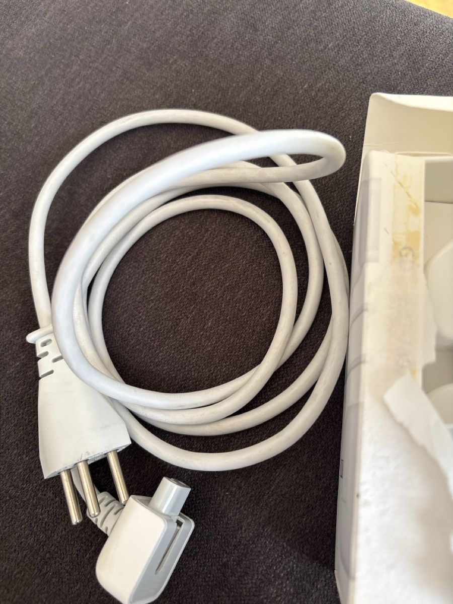 Apple Laufwerke & Adapter: Kit adaptateur monde Apple  – Neu und originalverpackt aus Préverenges von Gilchris 2