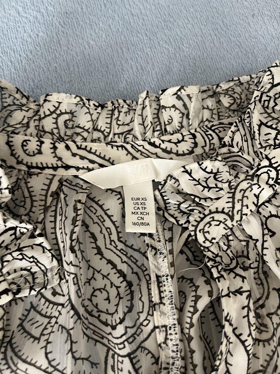 Kleiderpakete: 4 H&M Bluse, Gr. XS, verschiedene Muster, – Neu (gemäss Beschreibung) aus Olten von sae_82z2 2