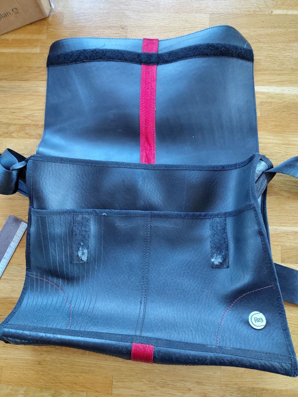 Altro in  Abbigliamento & Accessori: sac en pneu noir et rouge – Usato da Aïre venduto da syl_5cdg 1