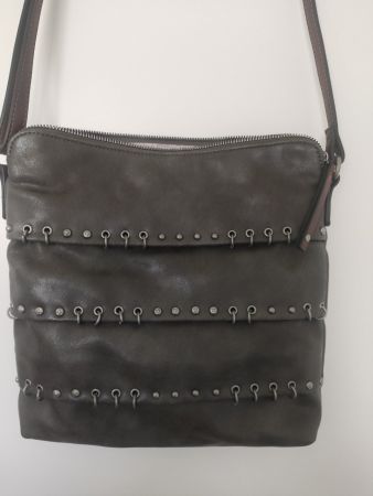 Coole Schultertasche Nieten Lederimitat Vintage Look