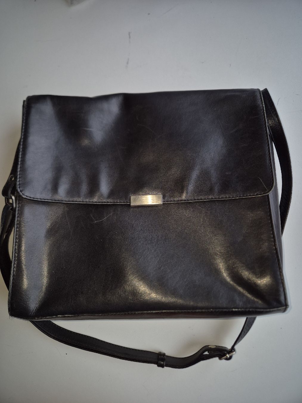 Borse: Schwarze Ledertasche, Schultertasche – Usato da Wettingen venduto da Fjona 1