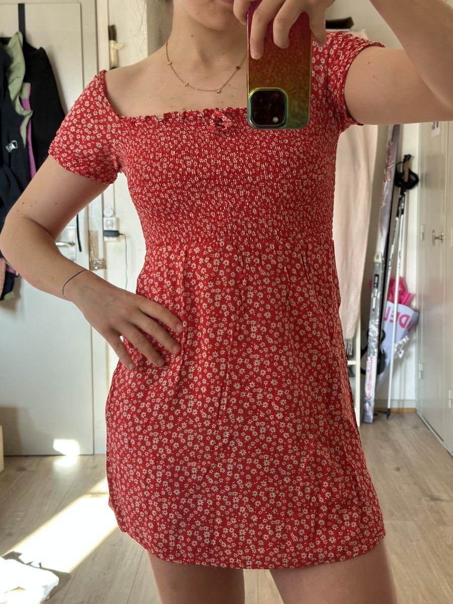 Kleider: Sommerliches Minikleid mit Blumenmuster, Grösse S/36 – Gebraucht aus Zürich von mar_8myn