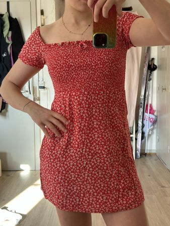 Sommerliches Minikleid mit Blumenmuster, Grösse S/36
