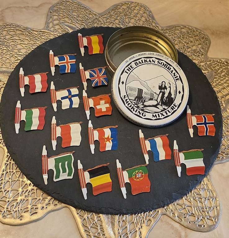 Bandiere: Vintage Flaggen Set aus Metall – Usato da Kaufdorf venduto da Nati-Nati