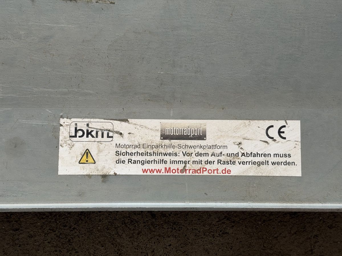 Ständer: Motorrad Einparkhilfe Schwenkplattform – Gebraucht aus Elsau von 124erkombi 2