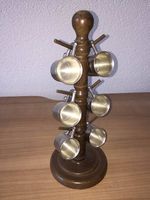Verres à digestif en étain sur support en bois