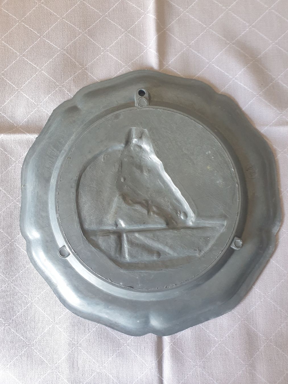 Tutte le decorazioni: Assiette murale en étain – Usato da Vauderens venduto da sylvieswiss 1
