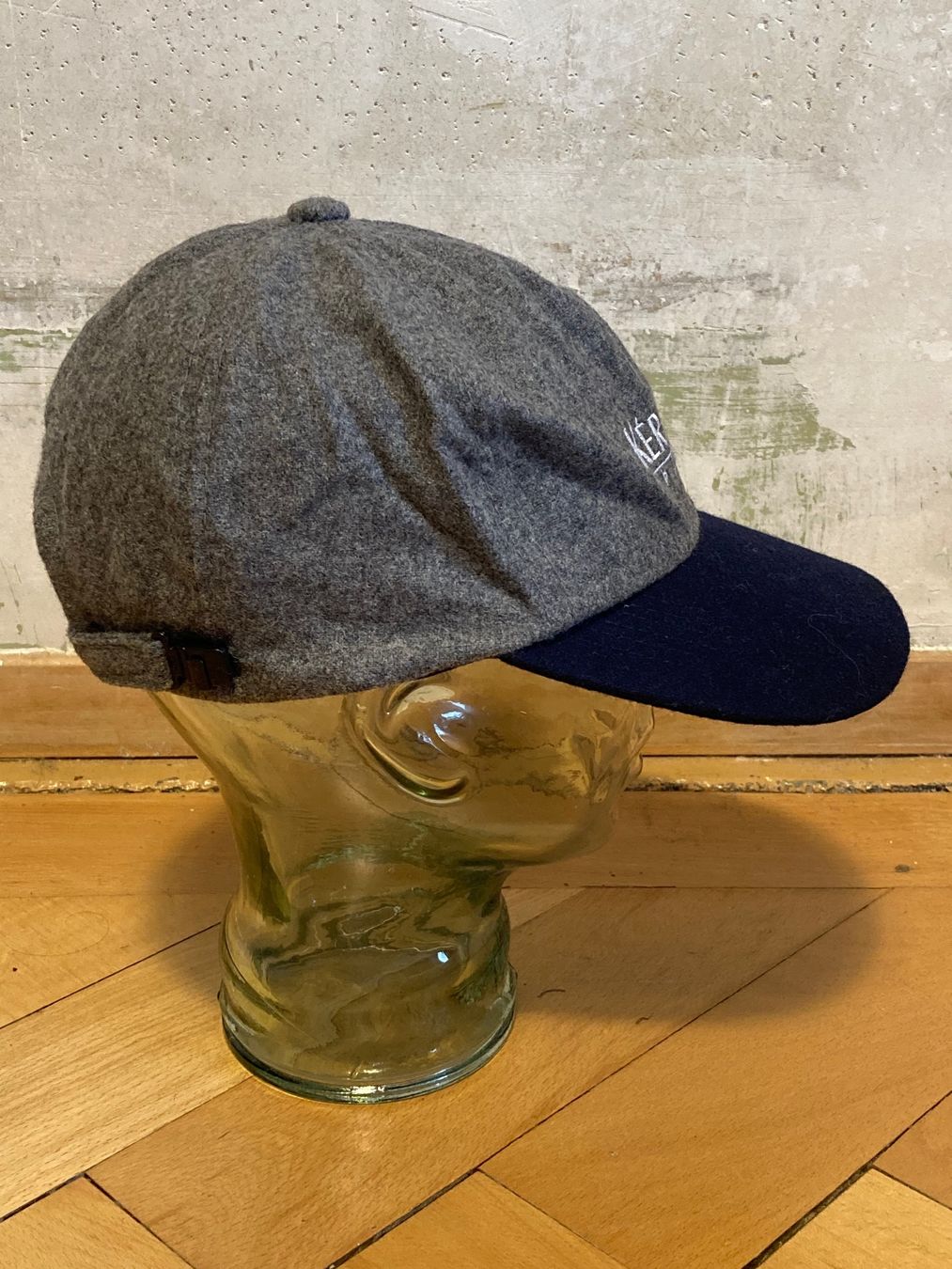 Copricapi, berretti & cappellini: Vintage 90s Keratase L'Oréal Wool – Usato da Zürich venduto da le_souk 3