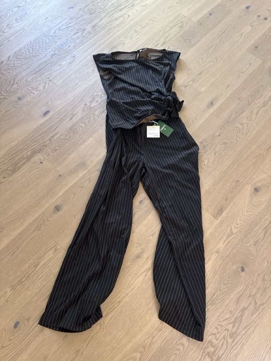 Jumpsuits: Hosenanzug Grösse M Halara – Neuf (Voir description) à Erlinsbach par Camara4