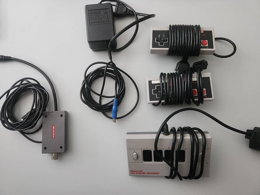 Console: Nintendo NES Set + 10 Spiele, 2 Controller & Zubehör – Usato da Schübelbach venduto da eri_x7tq 1