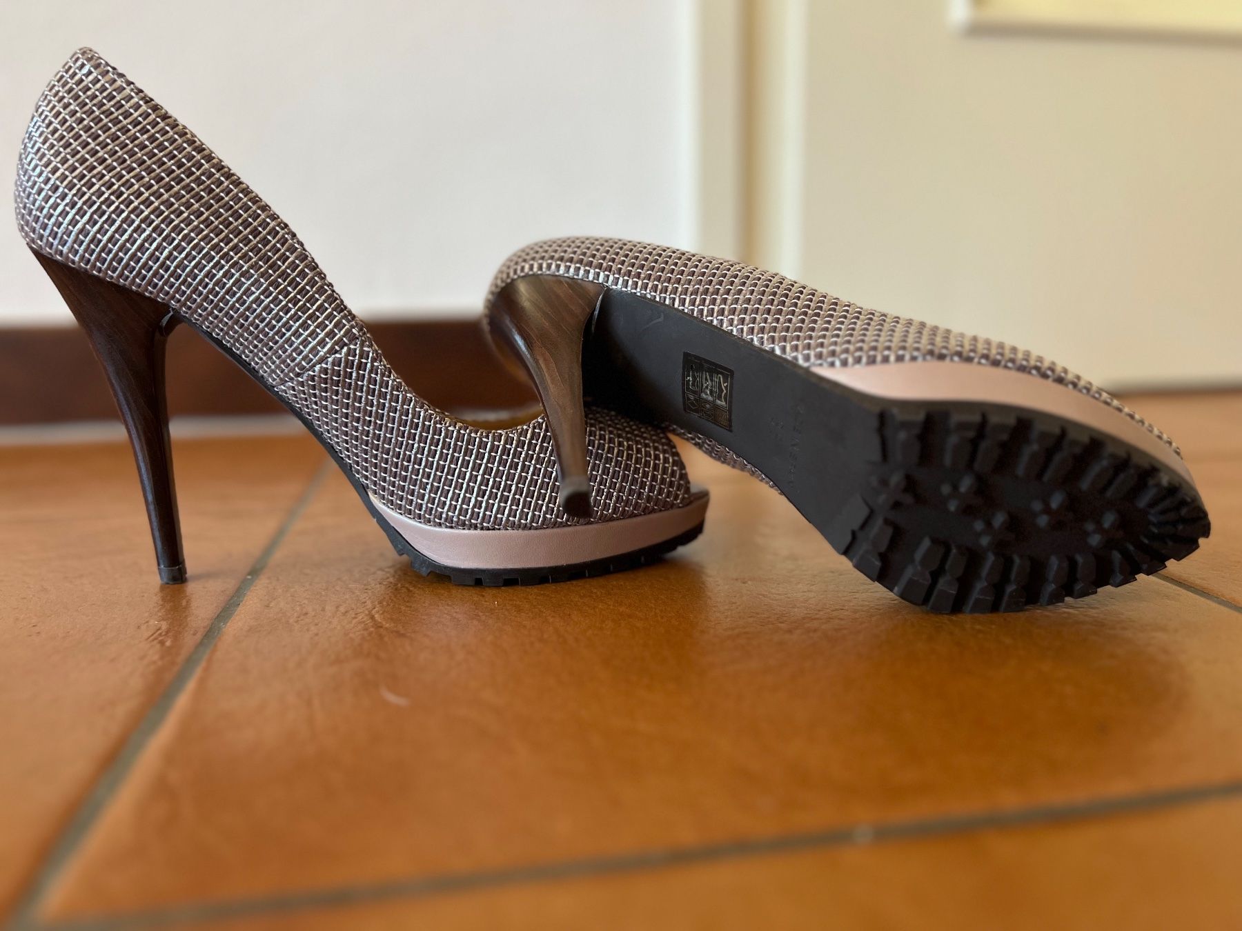 Scarpe da donna: Bellissime scarpe – Nuovo (secondo la descrizione) da Bellinzona venduto da bul_mvy5 5