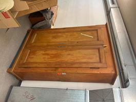 Holzschrank / Armoire en bois