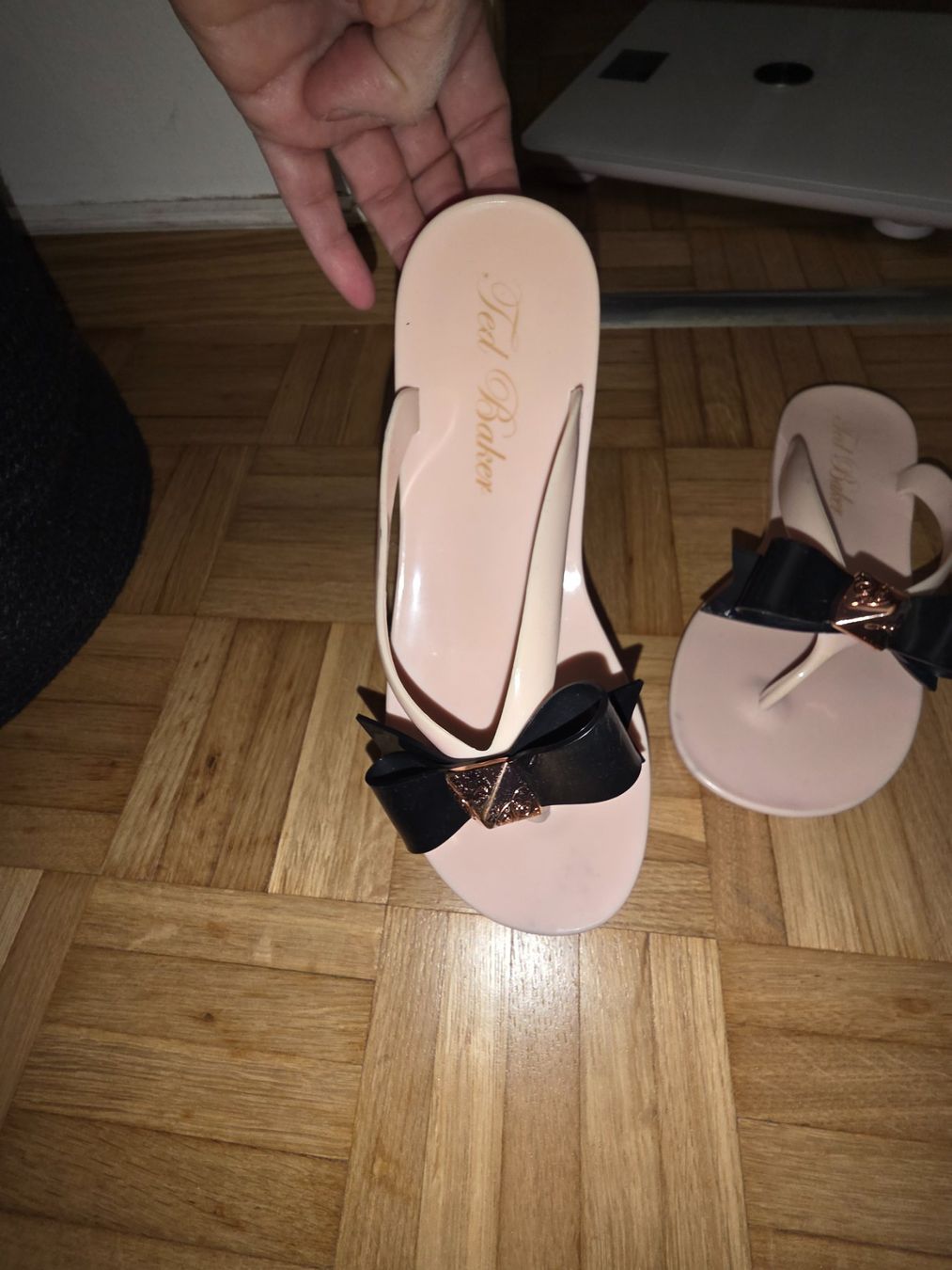 Scarpe da donna: Ted Baker tong – Usato da Genève venduto da car_2wpt