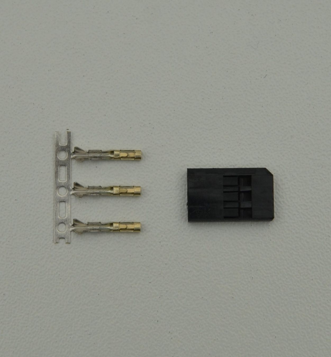Modellismo RC: Futaba Servo Buchse 1Stk. – Nuovo e nell'imballaggio originale da Rüti ZH venduto da MSRC_Modelle 1